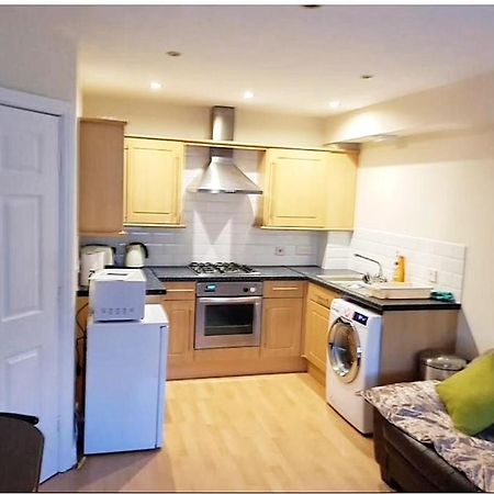 Pinfold Court Apartments Knowsley Luaran gambar
