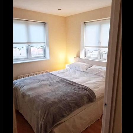 Pinfold Court Apartments Knowsley Luaran gambar