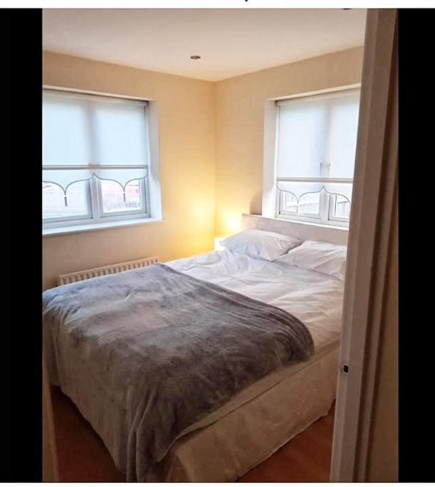 Pinfold Court Apartments Knowsley Luaran gambar